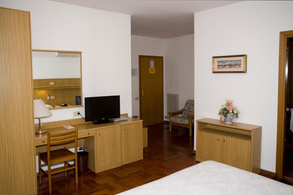Hotel Ristorante Dotto Varago Екстериор снимка
