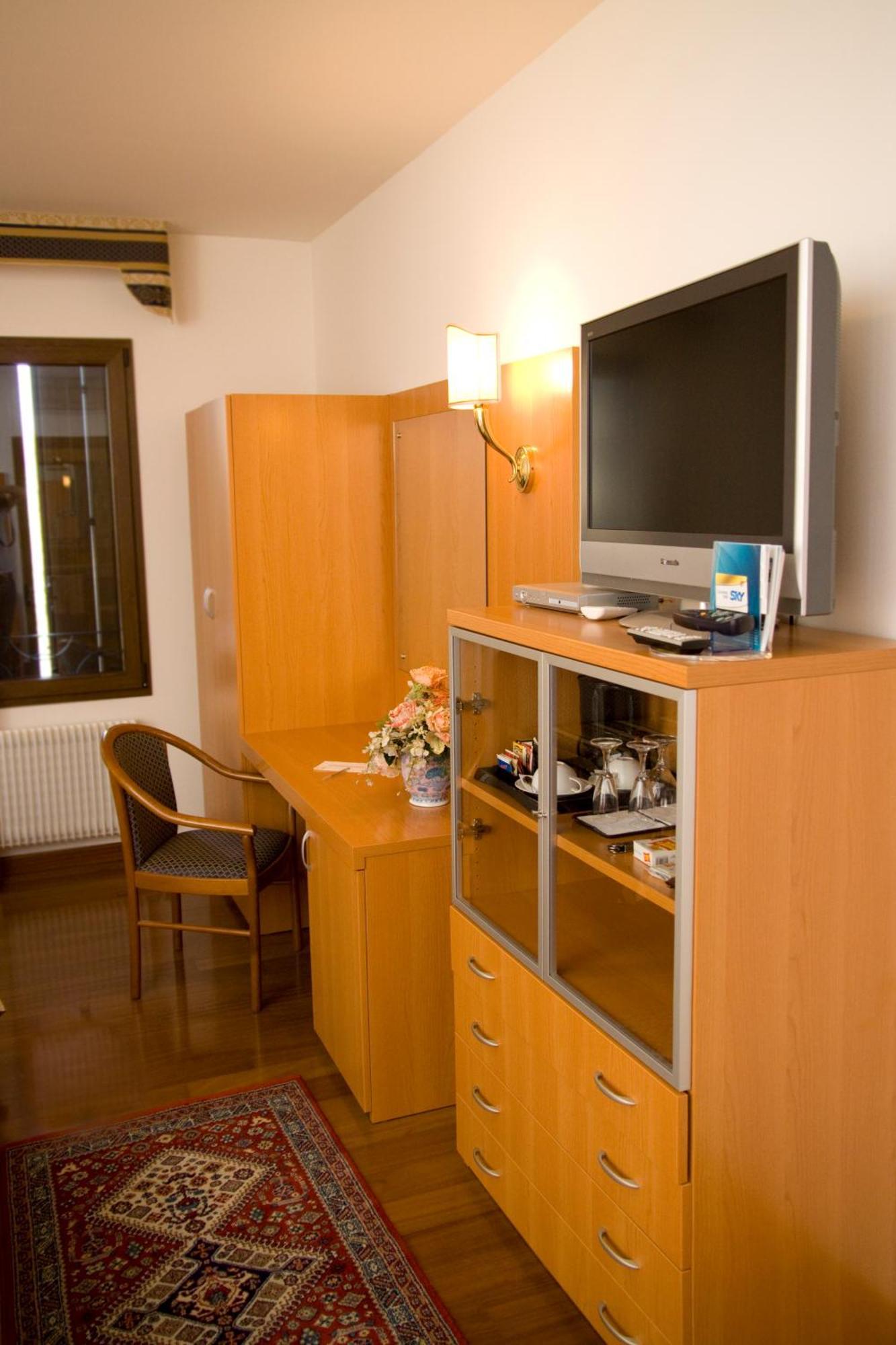 Hotel Ristorante Dotto Varago Екстериор снимка