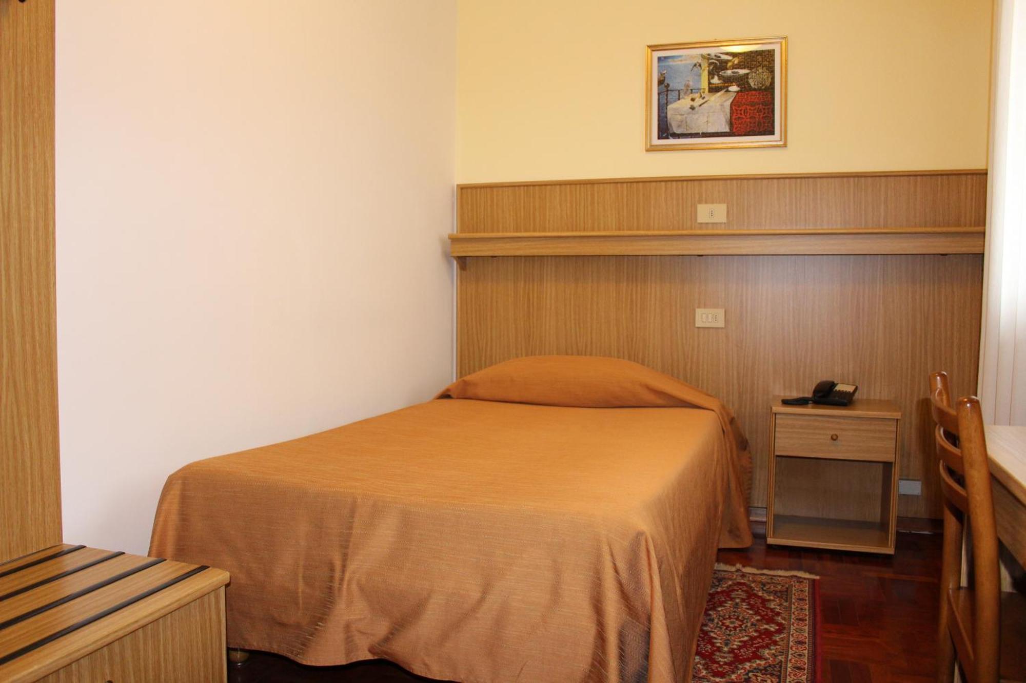 Hotel Ristorante Dotto Varago Стая снимка