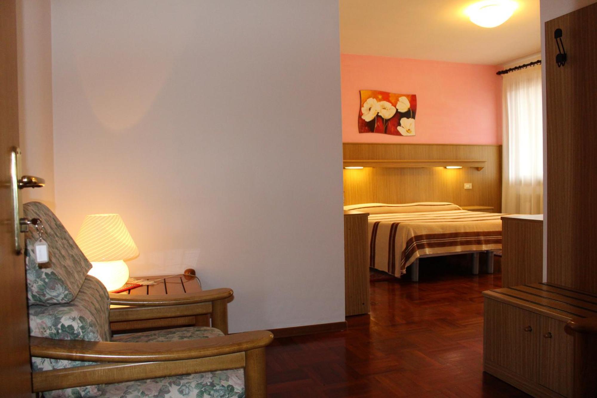 Hotel Ristorante Dotto Varago Стая снимка