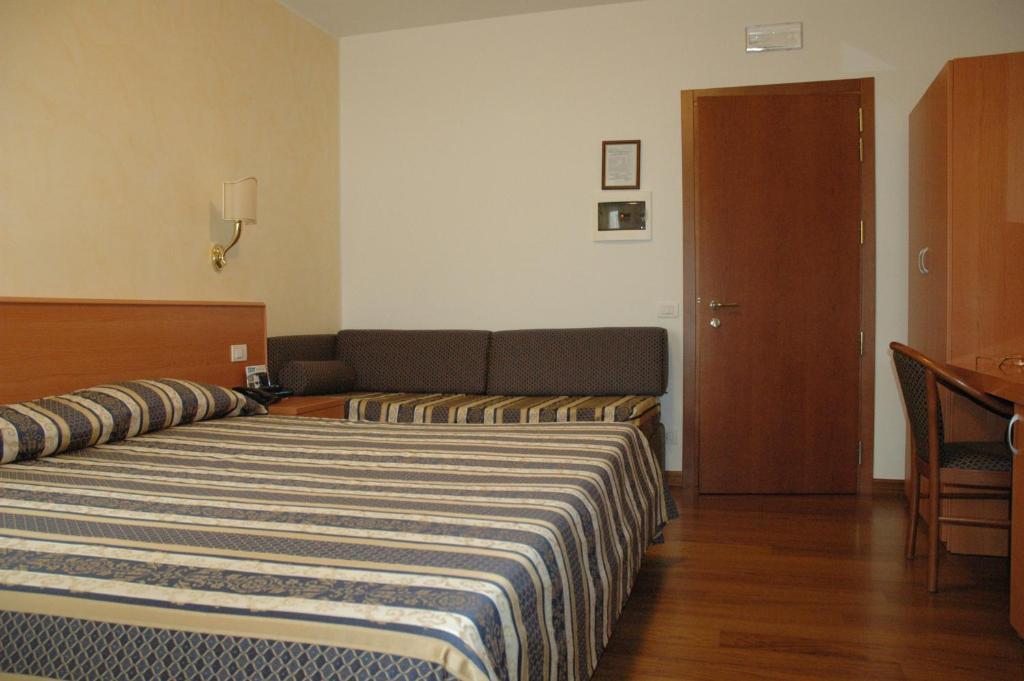 Hotel Ristorante Dotto Varago Стая снимка