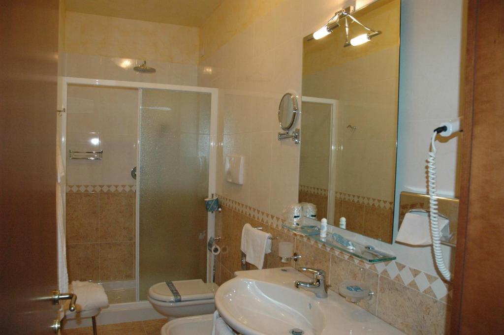 Hotel Ristorante Dotto Varago Стая снимка