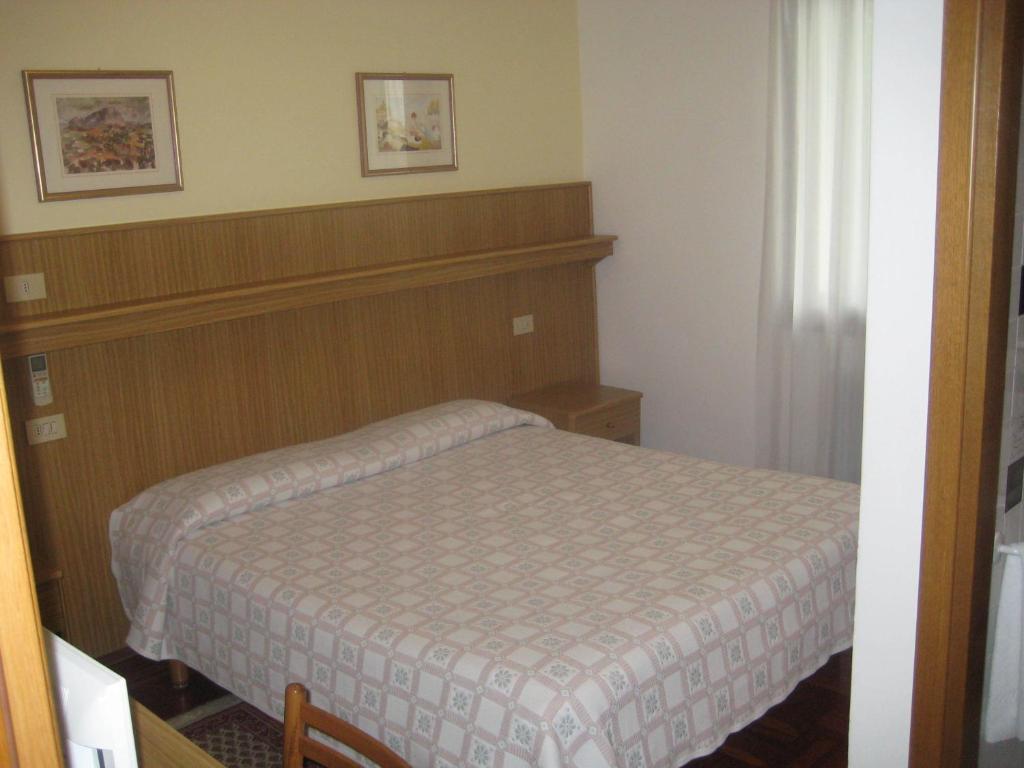 Hotel Ristorante Dotto Varago Стая снимка