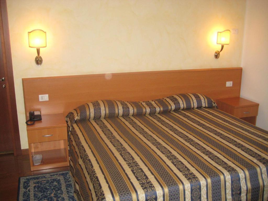 Hotel Ristorante Dotto Varago Стая снимка
